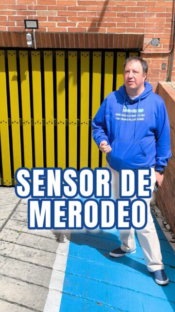 🚨🚗 Una de las intrusiones más frecuentes en edificios “inteligentes” ocurre por la puerta vehicular.

Y aquí viene el problema…
muchos edificios dicen ser inteligentes 🏢
pero realmente solo tienen equipos sueltos,
sin integración ni verdadera prevención.

⚠️ La puerta vehicular suele ser uno de los puntos más vulnerables.

Para proteger este acceso, no basta con tener solo una puerta automática.

En Domosis integramos múltiples capas de seguridad 👇

🔒 Electroimán
🚪 Electrocerradura
🚨 Alarma de puerta abierta
⚠️ Alarma de puerta forzada

Pero además… vamos un paso adelante 👇

👀 Instalamos sensor de merodeo y fotoceldas inteligentes

¿Para qué sirve esto?

💡 Antes de que ocurra una intrusión,
el sistema detecta la presencia sospechosa cerca del acceso.

Si alguien intenta merodear o forzar la puerta vehicular:

🚨 Se activa inmediatamente la alarma
📡 Se genera la alerta automática
🖥 Se notifica a la central de monitoreo
🚔 Y se inicia el protocolo de reacción

👉 No esperamos a que ocurra el robo.
👉 Actuamos antes.

Eso es verdadera automatización.

🔐 Un edificio inteligente no solo reacciona…
previene.

❤️ Dale LIKE si crees que la seguridad debe anticiparse.
👥 Síguenos para aprender cómo proteger edificios de verdad.
💬 Escríbenos si quieres evaluar la seguridad real de tu acceso vehicular.

#Domosis
#EdificiosInteligentes
#SeguridadElectrónica
#PuertaVehicular
#ControlDeAcceso
#Fotoceldas
#SensorDeMerodeo
#Monitoreo247
#CCTV
#SmartBuilding
#Bogotá
#Prevención
#TecnologíaQueProtege