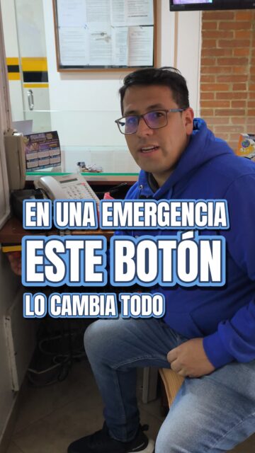 Botón de emergencia para evacuación: así funciona en un edificio inteligente | Domosis

🚨 Incendio. Sismo. Emergencia. Cada segundo cuenta.
En un edificio sin sistema de emergencia, evacuar significa gritar, correr y esperar que alguien abra las puertas a tiempo. El caos cuesta vidas.
En un edificio automatizado por Domosis, una sola acción activa el protocolo completo de evacuación:

🔴 Así funciona el botón de emergencia:
🔴 Se presiona el botón de emergencia
🔓 Todas las puertas del edificio se liberan de forma inmediata
🔔 La alarma se activa y suena de forma continua alertando a todos los residentes
⏸️ El botón queda presionado y activo hasta que se restablezca manualmente

🔄 Cómo restablecerlo:
🔁 Simplemente se gira el botón
✅ El botón sale y el sistema vuelve a su estado normal

¿Por qué este detalle salva vidas?
✅ Evacuación inmediata sin depender de nadie
✅ Todas las puertas abiertas en un solo movimiento
✅ Alarma continua que garantiza que todos se enteren
✅ Restablecimiento simple una vez controlada la emergencia
✅ Mismo principio que el botón vehicular — fácil de recordar y operar bajo presión

En una emergencia no hay tiempo para pensar.
Por eso diseñamos sistemas que actúan antes de que tengas que hacerlo.
📲 ¿Tu edificio tiene protocolo de emergencia? Escríbenos y lo evaluamos.
Domosis — Más de 10 años automatizando edificios en Bogotá.